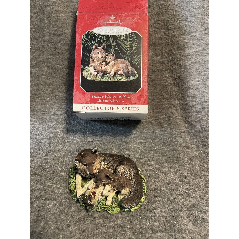 HALLMARK TIMBER WOLVES AT PLAY #2 SERIES 1998 CHRISTMAS KEEPSAKE‎ ORNAMENTS